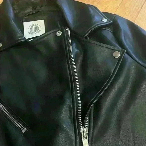 Urban Outfitters Women's Black Vegan Leather Moto Jacket Size S - Picture 4 of 10